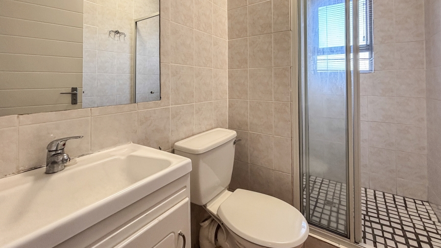 To Let 5 Bedroom Property for Rent in Myburgh Park Western Cape
